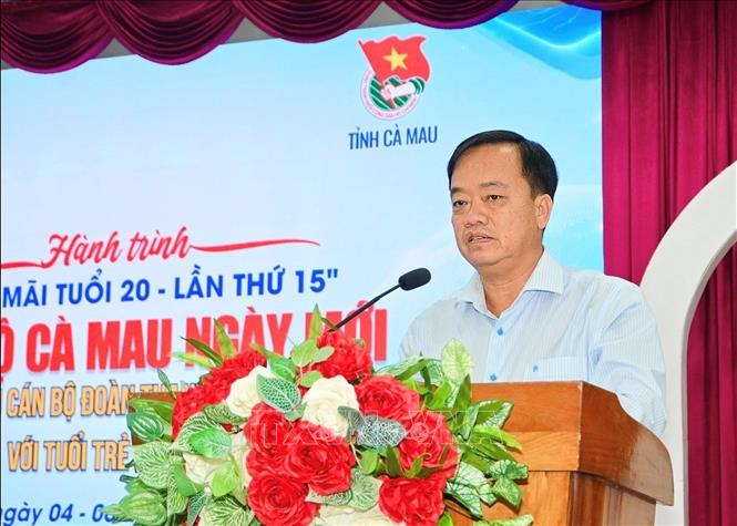 Phó Bí thư Thường trực Tỉnh ủy Cà Mau Huỳnh Quốc Việt phát biểu tại buổi gặp gỡ, giao lưu. Ảnh: Huỳnh Anh - TTXVN