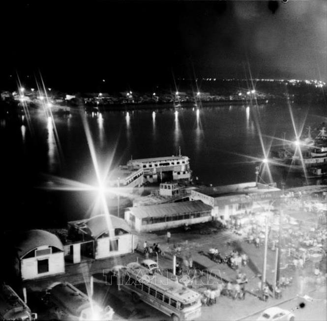 Bến Nhà Rồng (Sài Gòn) đầu thế kỷ XX. Từ nơi này, ngày 5/6/1911, người thanh niên yêu nước Nguyễn Tất Thành đã rời Tổ quốc trên con tàu Đô đốc Latouche-Tréville để thực hiện hoài bão giải phóng nước nhà khỏi ách nô lệ của thực dân, đế quốc. Ảnh: Tư liệu TTXVN