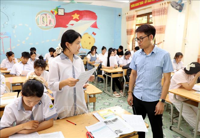 Những buổi ôn tập, củng cố kiến thức, trang bị kỹ năng làm bài thi cuối cùng của thầy và trò Trường THPT Ba Sơn, xã Ba Sơn, Lạng Sơn. Ảnh: Văn Đạt - TTXVN