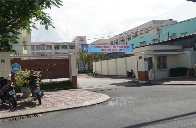 UBND tỉnh đề nghị thành lập trường Cao đẳng Y tế Đồng Tháp trên cơ sở hợp nhất trường Cao đẳng Y tế Tiền Giang và trường Cao đẳng Y tế Đồng Tháp. Ảnh: Nhựt An - TTXVN