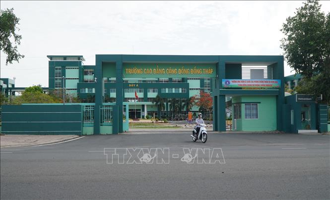 UBND tỉnh Đồng Tháp đề nghị sáp nhập các trường Trung cấp Thanh Bình, Trung cấp Hồng Ngự, Trung cấp Tháp Mười vào trường Cao đẳng Cộng đồng Đồng Tháp và đổi tên thành trường Cao đẳng Đồng Tháp. Ảnh: Nhựt An - TTXVN