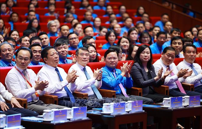 Thủ tướng Chính phủ Lê Minh Hưng và các đại biểu dự chương trình trao đổi, thảo luận với các đại biểu dự Đại hội XIV Công đoàn Việt Nam. Ảnh: Dương Giang – TTXVN 
