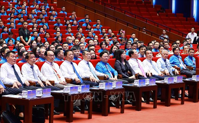 Thủ tướng Chính phủ Lê Minh Hưng dự và chủ trì chương trình trao đổi, thảo luận với các đại biểu dự Đại hội XIV Công đoàn Việt Nam. Ảnh: Dương Giang – TTXVN 
