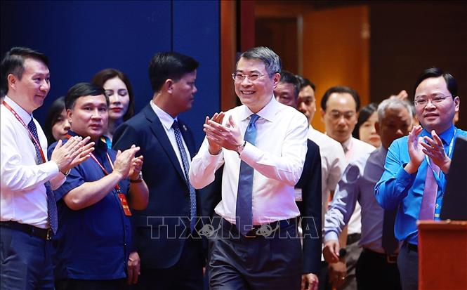 Thủ tướng Chính phủ Lê Minh Hưng đến dự và chủ trì chương trình trao đổi, thảo luận với các đại biểu dự Đại hội XIV Công đoàn Việt Nam. Ảnh: Dương Giang – TTXVN 
