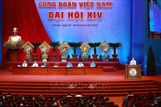 Thủ tướng Lê Minh Hưng phát biểu trao đổi, thảo luận với đại biểu dự Đại hội XIV Công đoàn Việt Nam. Ảnh: Dương Giang – TTXVN