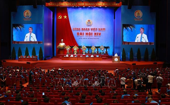 Thủ tướng Lê Minh Hưng phát biểu trao đổi, thảo luận với đại biểu dự Đại hội XIV Công đoàn Việt Nam. Ảnh: Dương Giang – TTXVN