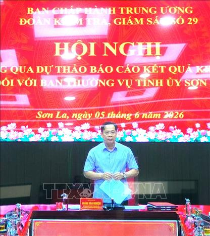 Bí thư Tỉnh ủy Sơn La Hoàng Văn Nghiệm phát biểu tại hội nghị. Ảnh: Văn Sĩ - TTXVN