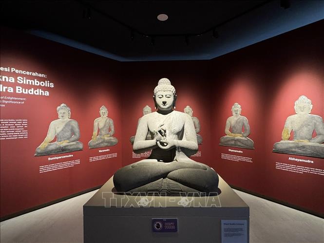 Bức tượng Phật Dhyani Buddha Vairocana tại Bảo tàng Borobudur. Ảnh: Đỗ Quyên – PV TTXVN tại Indonesia