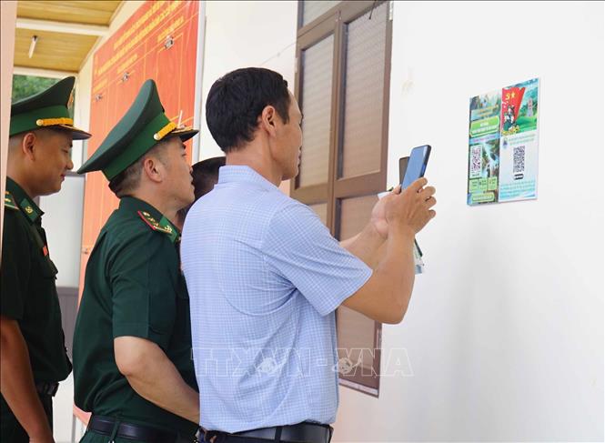 Hòm thư điện tử ẩn danh tố giác tội phạm được được các Đồn Biên phòng tỉnh Lạng Sơn niêm yết công khai tại các nhà văn hóa, khu tập trung đông dân cư vùng biên. Ảnh: Quang Duy – TTXVN