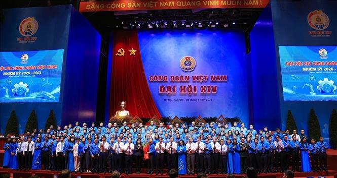 Ban Chấp hành Tổng Liên đoàn Lao động Việt Nam khoá XIV, nhiệm kỳ 2026 - 2031 với 135 đại biểu ra mắt. Ảnh: Tuấn Anh - TTXVN 