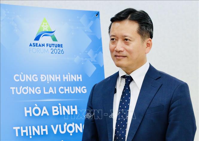 Tiến sĩ Nguyễn Hùng Sơn, Giám đốc Học viện Ngoại giao trả lời phỏng vấn báo chí về các nội dung liên quan đến  AFF 2026. Ảnh: Việt Đức - TTXVN