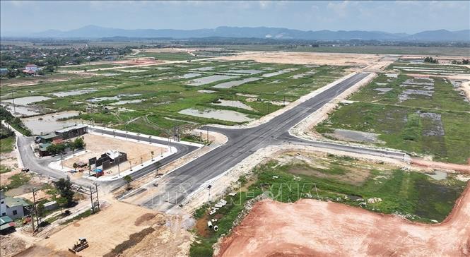 Khu công nghiệp VSIP Hà Tĩnh (KCN Bắc Thạch Hà) với tổng diện tích hơn 190 ha hiện đang triển khai xây dựng cơ sở hạ tầng để thu hút đầu tư vào sản xuất ở các ngành công nghệ cao, điện tử, năng lượng xanh và chế biến thực phẩm. Ảnh: Vũ Sinh – TTXVN