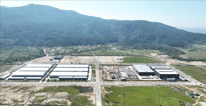 Cụm công nghiệp Nam Hồng (phường Nam Hồng Lĩnh, tỉnh Hà Tĩnh) có diện tích gần 43ha, thu hút đầu tư lĩnh vực sợi – dệt – may; gia công cơ khí, điện, điện tử. Ảnh: Vũ Sinh – TTXVN