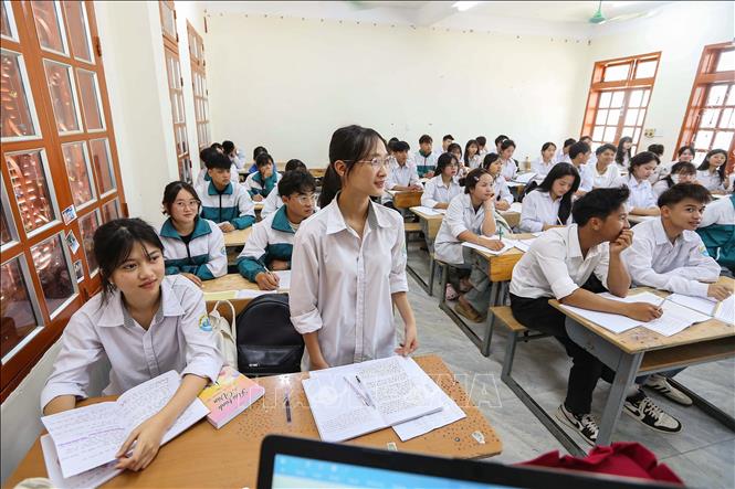 Học sinh trường THPT Phiêng Khoài sôi nổi học tập chuẩn bị cho kỳ thi tốt nghiệp. Ảnh: Trọng Đạt-TTXVN