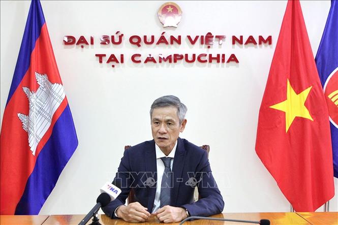 Đại sứ Nguyễn Minh Vũ trả lời phỏng vấn phóng viên TTXVN. Ảnh: Quang Anh – PV TTXVN tại Campuchia