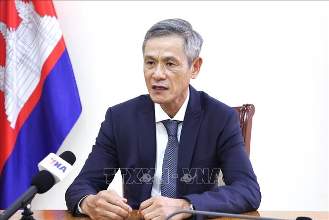 Đại sứ Nguyễn Minh Vũ trả lời phỏng vấn phóng viên TTXVN. Ảnh: Quang Anh – PV TTXVN tại Campuchia