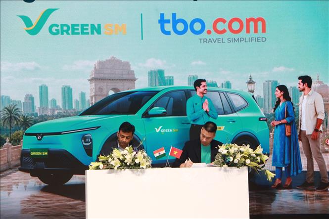 Đại diện Green SM ký MOU với đại diện Công ty Tbo của Ấn Độ. Ảnh: Quang Trung - PV TTXVN tại Ấn Độ