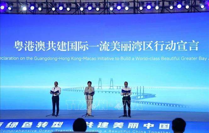 Hội nghị thông qua Tuyên ngôn Hành động chung xây dựng Khu vực Vịnh xinh đẹp đẳng cấp quốc tế của Quảng Đông – Hồng Kông – Ma Cao. Ảnh: Quang Hưng-PV TTXVN tại Trung Quốc