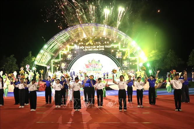 Biểu diễn văn nghệ chào mừng khai mạc Lễ hội trái cây Đồng Tháp lần thứ nhất, năm 2026. Ảnh: Hồng Nhung – TTXVN