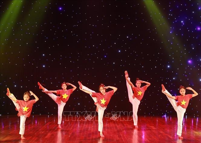 Tiết mục nghệ thuật tại chương trình. Ảnh: Khánh Hoà - TTXVN