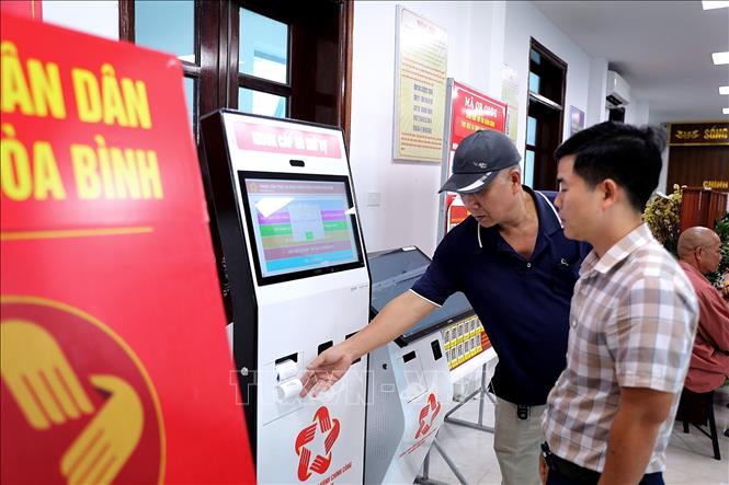 Phường Hòa Bình (Phú Thọ) áp dụng công nghệ, đáp ứng công việc trong sự phát triển hiện nay. Ảnh: Thanh Hải - TTXVN 