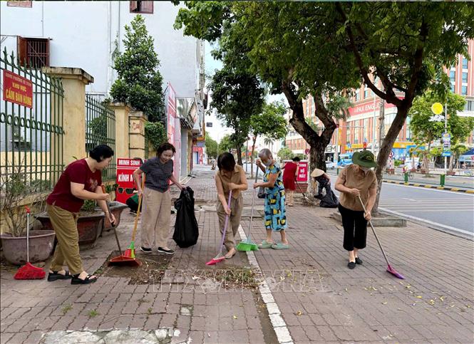 Tỉnh Hưng Yên đồng loạt ra quân vì một môi trường xanh - sạch - đẹp. Ảnh: Thế Duyệt – TTXVN