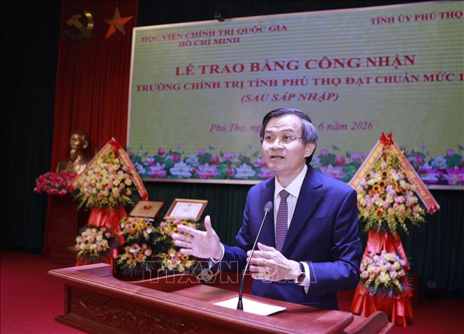 Đồng chí Đoàn Minh Huấn, Ủy viên Bộ Chính trị, Giám đốc Học viện Chính trị quốc gia Hồ Chí Minh phát biểu tại Lễ đón Bằng công nhận Trường Chính trị tỉnh Phú Thọ đạt chuẩn mức 1. Ảnh: Hoàng Hùng - TTXVN