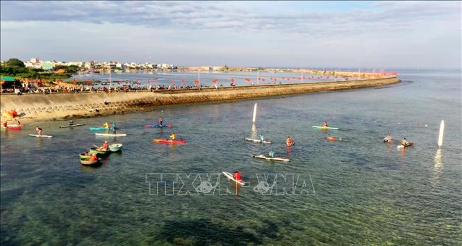 Bãi biển Thạch cổng Tò Vò, Lý Sơn - nơi diễn ra Lễ hội chèo SUP Việt Nam 2026. Ảnh: Đinh Hương - TTXVN