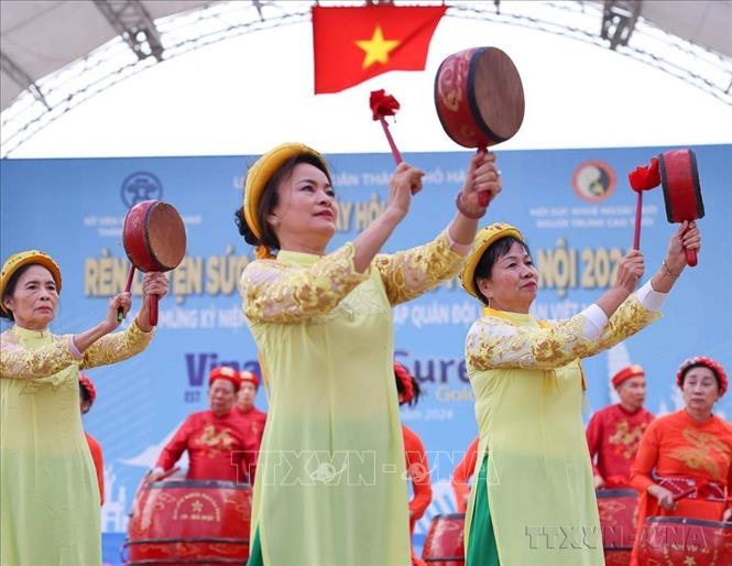 Người cao tuổi mang đến ngày hội những tiết mục văn nghệ, thể thao đặc sắc tại Ngày hội rèn luyện sức khỏe người cao tuổi thủ đô năm 2024 (Hà Nội, 13/12/2024). Ảnh: Thanh Tùng - TTXVN