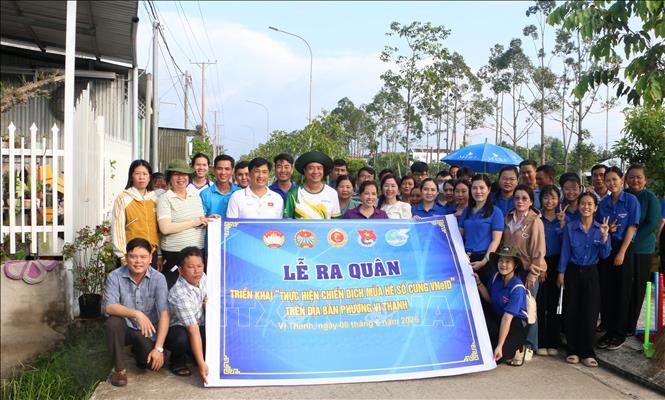 Ra quân triển khai thực hiện chiến dịch mùa hè số cùng VneID tại phường Vị Thanh, thành phố Cần Thơ. Ảnh: Duy Khương – TTXVN