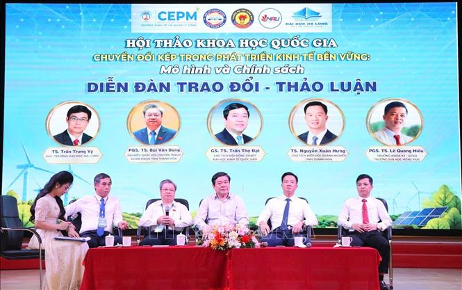 Đại biểu tham gia diễn đàn trao đổi - thảo luận. Ảnh TTXVN phát 