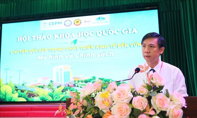 PGS.TS. Lê Hoằng Bá Huyền, Bí thư Đảng ủy, Hiệu trưởng Trường Đại học Hồng Đức phát biểu tại Hội thảo. Ảnh TTXVN phát 