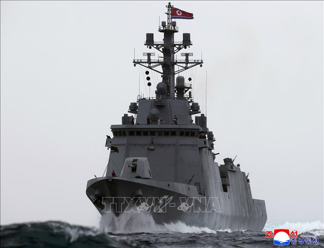 Nhà lãnh đạo Triều Tiên Kim Jong Un thị sát cuộc thử nghiệm tàu khu trục Kang Kon của hải quân, ngày 4/6/2026. Ảnh: KCNA/TTXVN