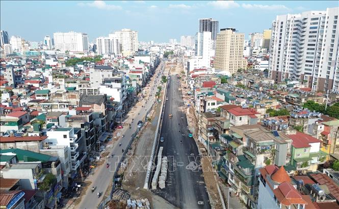 Dự án đầu tư xây dựng đường Vành đai 1 đoạn Hoàng Cầu - Voi Phục có tổng chiều dài tuyến khoảng 2,274 km, quy mô mặt cắt ngang là 50m. Ảnh: Quốc Khánh - TTXVN