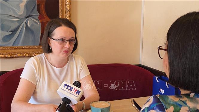 Phó giáo sư Ekaterina Koldunova trả lời phỏng vấn TTXVN tại Nga. Ảnh: Trần Hải - PV TTXVN tại Nga 