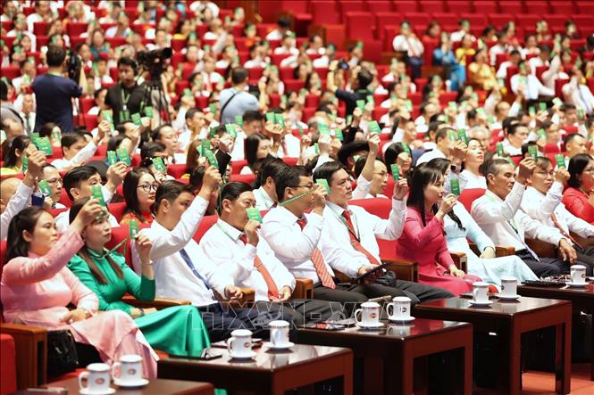Các đại biểu biểu quyết thông qua Chương trình Đại hội. Ảnh: Hoàng Hiếu - TTXVN