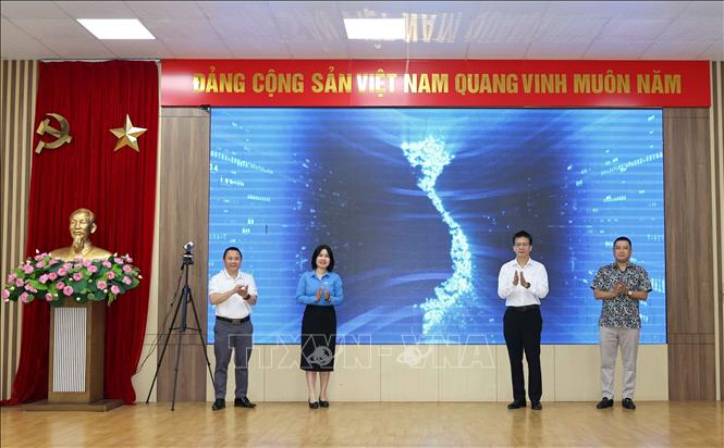 Nghi thức phát động phong trào thi đua tại điểm cầu Công đoàn Giáo dục Việt Nam. Ảnh: Thanh Tùng - TTXVN