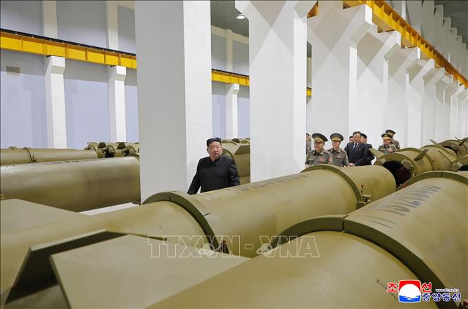 Nhà lãnh đạo Triều Tiên Kim Jong Un trong chuyến thị sát kiểm tra tình hình sản xuất của ngành công nghiệp quốc phòng, ngày 6/6/2026. Ảnh: KCNA/TTXVN