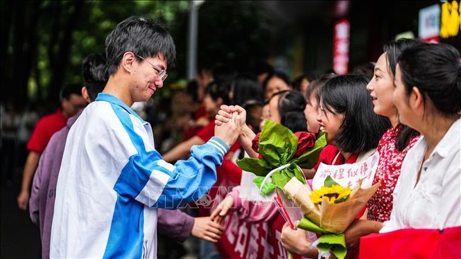 Thí sinh tham gia kỳ thi đại học tại tỉnh Quý Châu, Trung Quốc, ngày 7/6/2026. Ảnh: THX/TTXVN