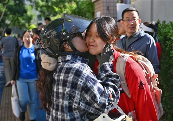 Thí sinh tham gia kỳ thi đại học tại Bắc Kinh, Trung Quốc, ngày 7/6/2026. Ảnh: THX/TTXVN