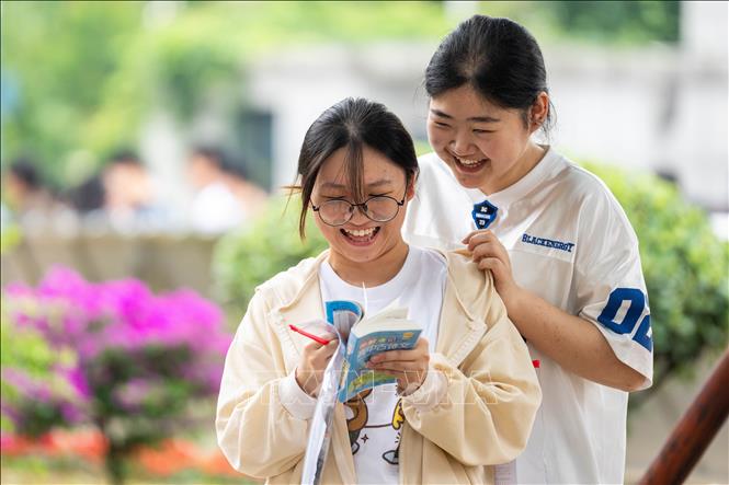 Thí sinh tham gia kỳ thi đại học tại tỉnh Hồ Nam, Trung Quốc, ngày 7/6/2026. Ảnh: THX/TTXVN