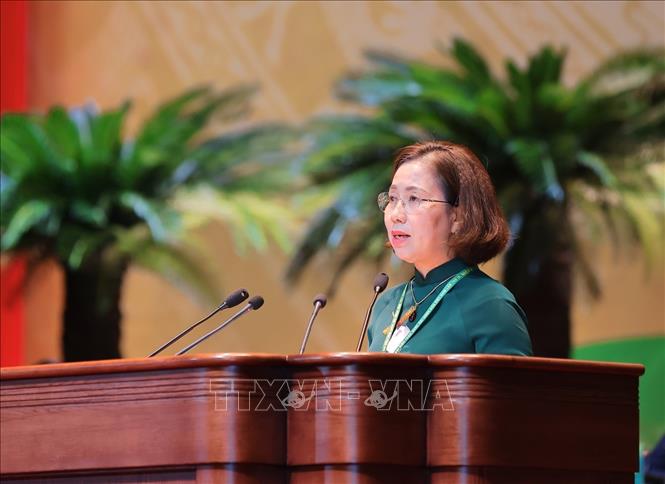 Phó Chủ tịch Hội Nông dân Việt Nam Bùi Thị Thơm trình bày, thông qua quy chế bầu cử. Ảnh: Hoàng Hiếu - TTXVN