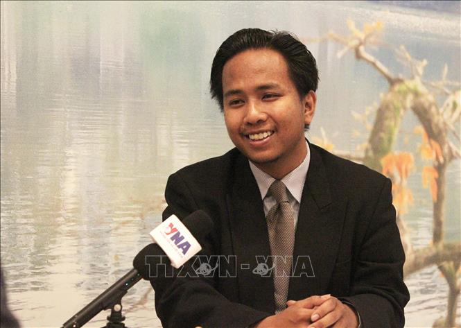 Thạc sĩ Him Raksmey - chuyên gia phân tích các vấn đề khu vực tại Phnom Penh, Giám đốc điều hành Trung tâm Nghiên cứu các vấn đề khu vực của Campuchia (CCRS) - trả lời phỏng vấn TTXVN về Diễn đàn Tương lai ASEAN lần thứ 3 theo sáng kiến của Việt Nam. Ảnh: Minh Hưng – PV TTXVN tại Campuchia