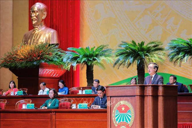 Đồng chí Lương Quốc Đoàn, Ủy viên Trung ương Đảng, Chủ tịch Ban Chấp hành Trung ương Hội Nông dân Việt Nam khóa VIII trình bày danh sách nhân sự Ban Chấp hành Hội Nông dân Việt Nam khoá IX nhiệm kỳ 2026 - 2031. Ảnh: Lê Đông - TTXVN