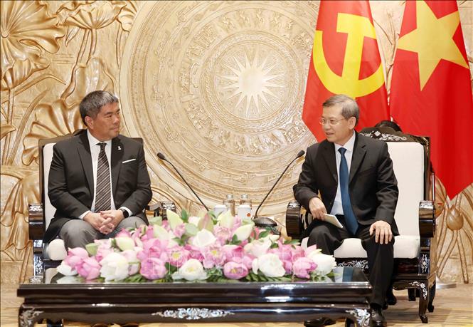 Trưởng Ban Nội chính Trung ương Lê Minh Trí tiếp Phó Chủ tịch Đảng Dân chủ Thái Lan (DEM) Isra Sunthornvut. Ảnh: Phương Hoa - TTXVN