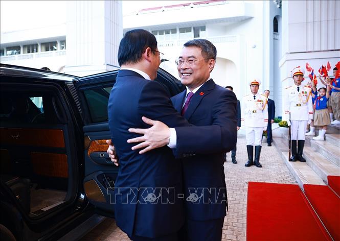Thủ tướng Lê Minh Hưng đón Thủ tướng Lào Sonexay Siphandone thăm chính thức Việt Nam và tham dự Diễn đàn Tương lai ASEAN lần thứ ba. Ảnh: Dương Giang – TTXVN
