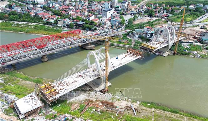 Dự kiến, đến quý/2026, cầu Đuống mới sẽ được thông xe kỹ thuật. Ảnh: Quốc Khánh - TTXVN