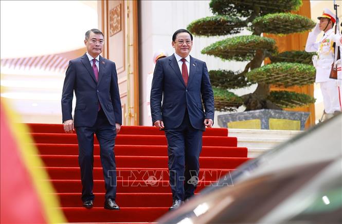 Thủ tướng Lê Minh Hưng và Thủ tướng Lào Sonexay Siphandone. Ảnh: Dương Giang – TTXVN