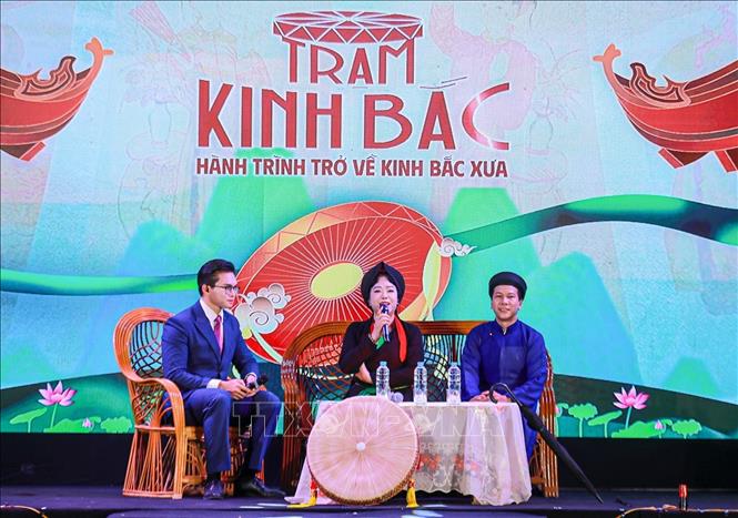 NSND Thúy Hường và NSƯT Trung Kiên
giao lưu tại chương trình. Ảnh: Khánh Hoà - TTXVN