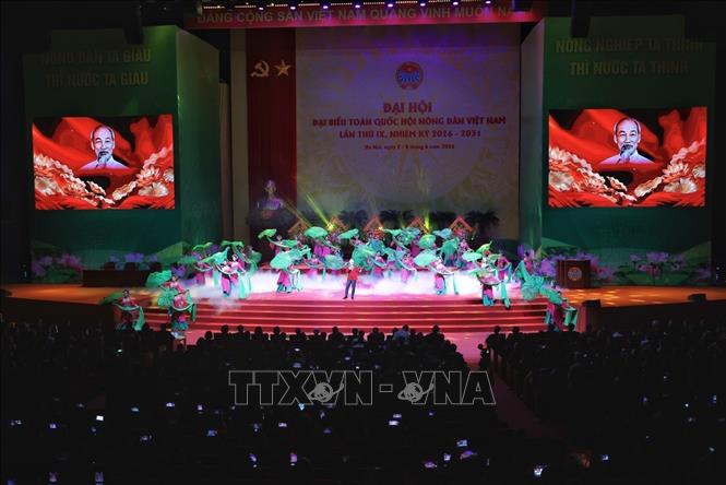 Tiết mục văn nghệ biểu diễn tại phiên trọng thể Đại hội Đại biểu toàn quốc Hội nông dân Việt Nam lần thứ IX. Ảnh: Hoàng Hiếu - TTXVN